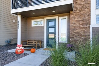 15609 E Broncos Pl in Englewood, CO - Building Photo - Building Photo