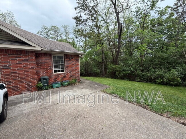 111 E Rock St in Fayetteville, AR - Foto de edificio - Building Photo