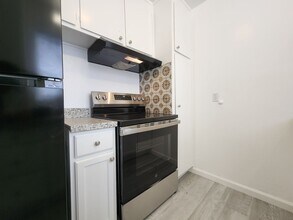 1075 Delport Ave in Santa Rosa, CA - Building Photo - Building Photo