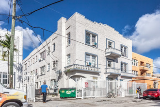 967 SW 5th St in Miami, FL - Building Photo - Primary Photo