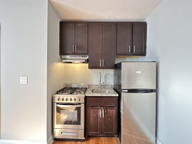 623 W Patterson Ave, Unit J07W in Chicago, IL - Building Photo - Building Photo