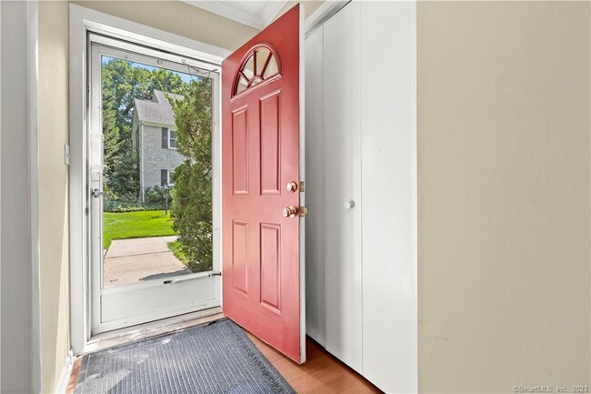 25 Indian Harbor Dr in Greenwich, CT - Building Photo - Building Photo