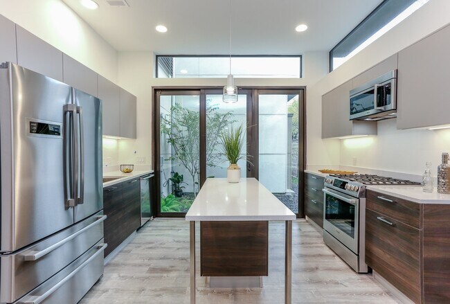 3404 Saltus St in Houston, TX - Building Photo - Building Photo