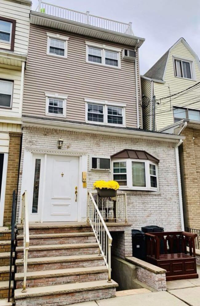 property at 32 46th St