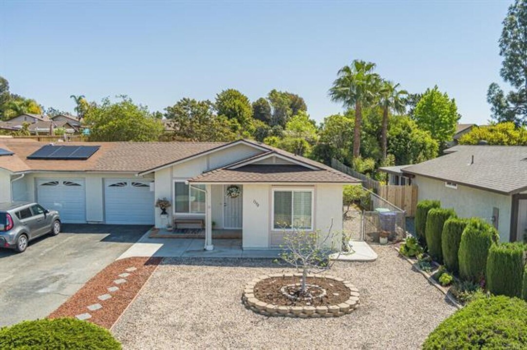 1398 Panorama Ridge Rd in Oceanside, CA - Building Photo