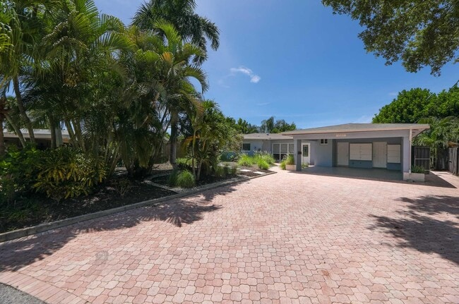 2164 NE 27th Dr in Wilton Manors, FL - Building Photo - Building Photo