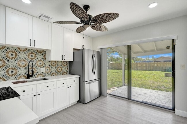 136 Miami Gardens Rd in West Park, FL - Building Photo - Building Photo