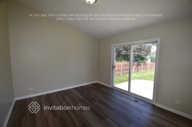 290 S Annandale Dr in Lake In The Hills, IL - Building Photo - Building Photo