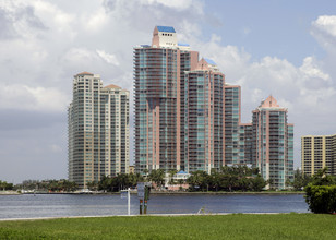 Aventura Marina in Miami, FL - Building Photo - Building Photo