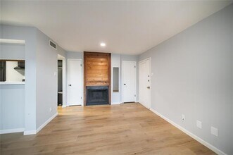 9170 Forest Ln in Dallas, TX - Building Photo - Building Photo