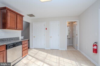 5 Rafting Way in Trenton, NJ - Building Photo - Building Photo