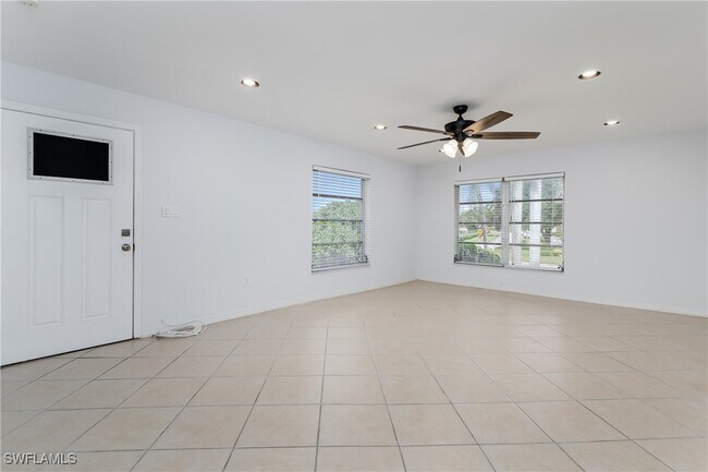 1080 Cypress Way E in Naples, FL - Building Photo - Building Photo