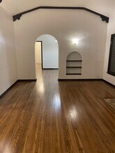 1208 W 81st Pl in Los Angeles, CA - Foto de edificio - Building Photo