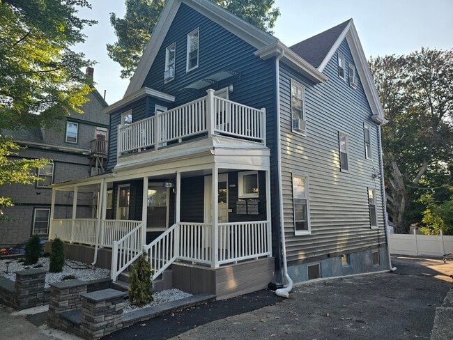 23 Wabeno St, Unit 1st Floor B in Boston, MA - Foto de edificio - Building Photo