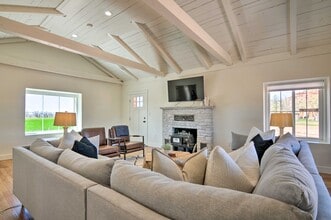 652 N Crescent Butte Trail in Kanab, UT - Building Photo - Building Photo