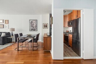 200 W 79th St in New York, NY - Building Photo - Building Photo