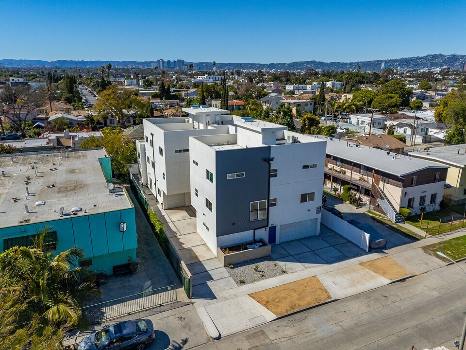 2811 Cloverdale Ave-Unit -2811 in Los Angeles, CA - Building Photo