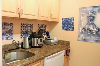 393 W 49th St-Unit -2K in New York, NY - Building Photo - Building Photo