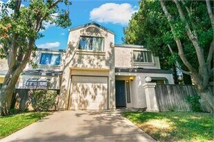 3141 Newport Terrace in Davis, CA - Building Photo