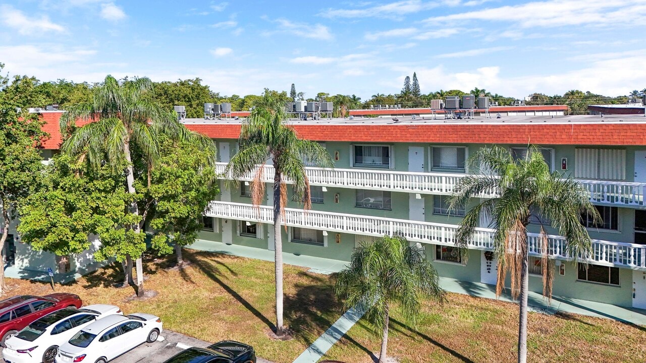 3100 Springdale Blvd in Palm Springs, FL - Building Photo