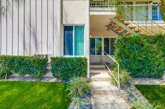 Secure, Walkable Building Near Crenshaw &  in Los Angeles, CA - Building Photo - Building Photo