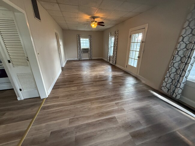 321 W Maple St in Columbus, KS - Foto de edificio - Building Photo