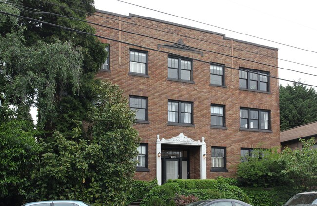 Oriana Apartments in Seattle, WA - Building Photo - Building Photo