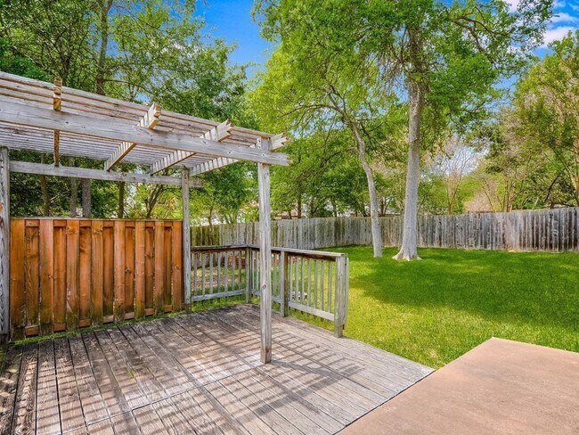 925 Echo Ln in Austin, TX - Building Photo - Building Photo