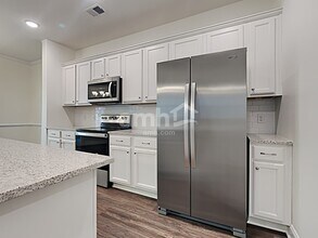 606 W Lionel Rd in Moncks Corner, SC - Foto de edificio - Building Photo