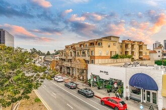 Casa Bela Apartments in Los Angeles, CA - Foto de edificio - Building Photo
