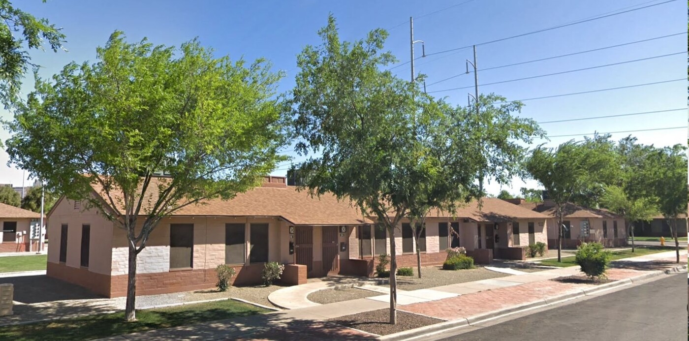 Marcos De Niza in Phoenix, AZ - Foto de edificio