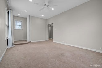 217 Washburn St, Unit UPPER in Elgin, IL - Foto de edificio - Building Photo