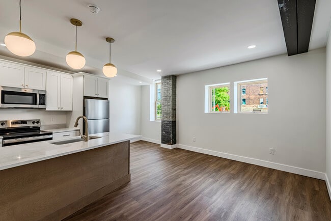106 Hotel St, Unit #2 in Utica, NY - Building Photo - Building Photo