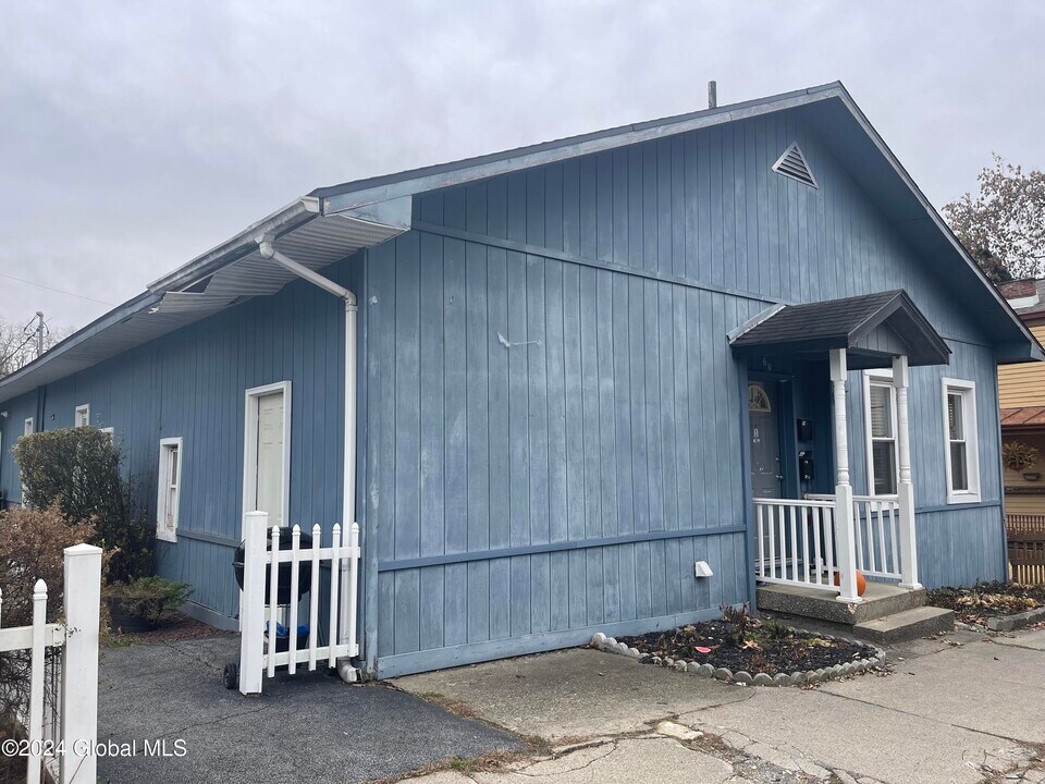 68 Phila St in Saratoga Springs, NY - Building Photo