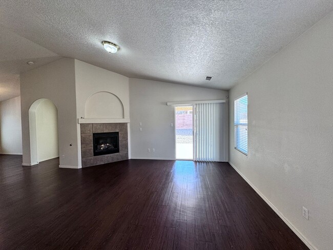 3021 Desert Sage Ave SW in Los Lunas, NM - Building Photo - Building Photo