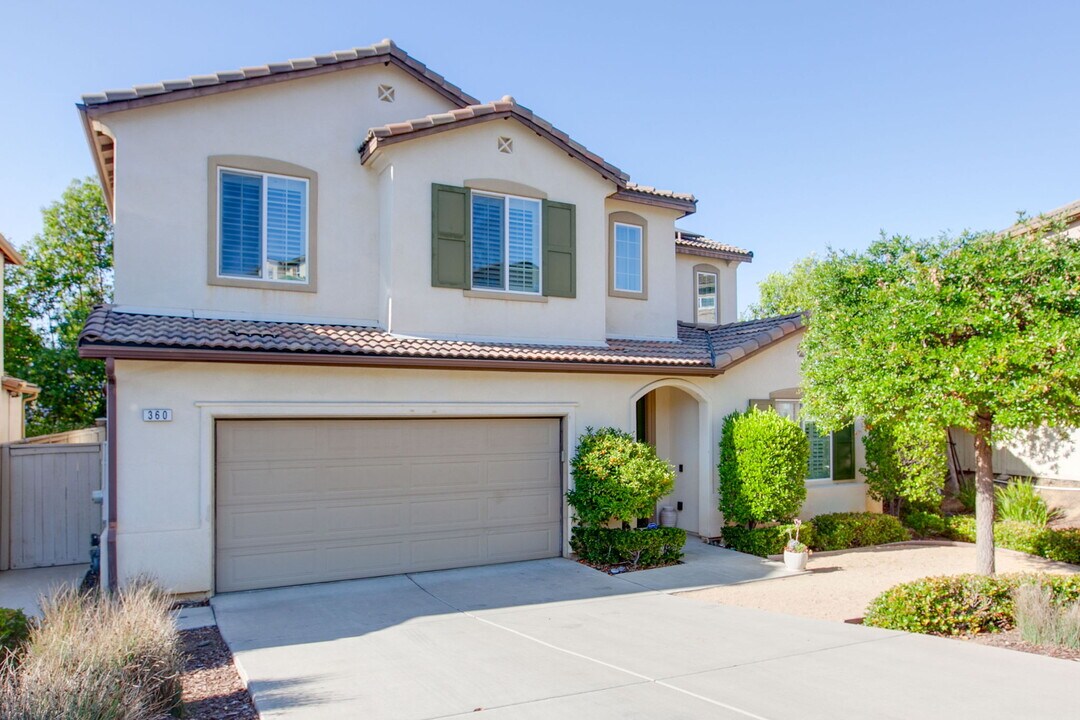 360 Calle Vela in San Marcos, CA - Building Photo
