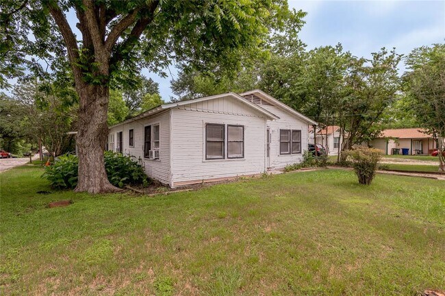 1312 16th St in Huntsville, TX - Building Photo - Building Photo