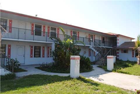 1206 N 16th St in Fort Pierce, FL - Building Photo