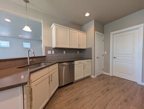 3030 Guadalupe Way in Eugene, OR - Building Photo - Building Photo