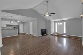 156 Greenleaf Ln in Conroe, TX - Building Photo - Building Photo