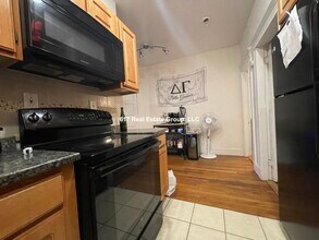 1122 Commonwealth Ave in Boston, MA - Foto de edificio - Building Photo