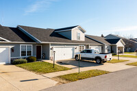 Woodland Creek Townhomes - Saginaw, MI photo'