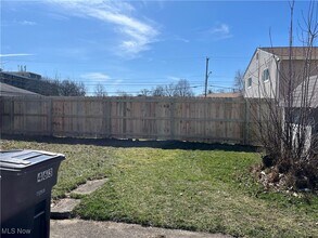 463 Treeside Dr in Akron, OH - Building Photo - Building Photo