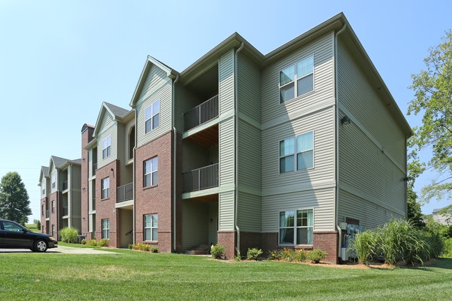 Academy Park Apartments in New Albany, IN - Foto de edificio - Building Photo