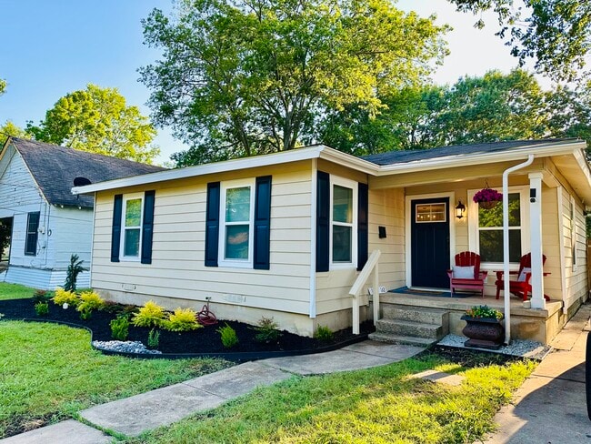 property at 1413-1412 N Bradley St