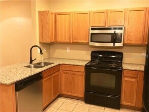 6435 Osprey Lake Cir in Riverview, FL - Building Photo - Building Photo