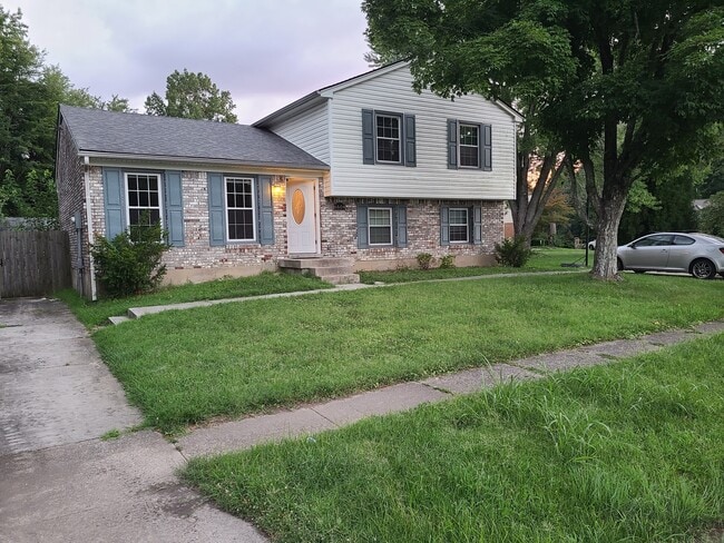 6604 Birchline Blvd in Louisville, KY - Foto de edificio - Building Photo