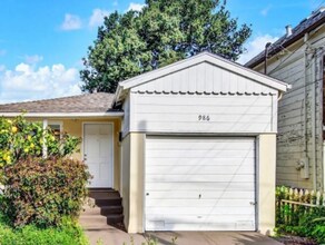 986 55th St in Oakland, CA - Building Photo - Building Photo