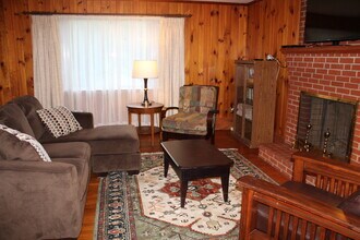 133 Rockdale Ave in Swannanoa, NC - Foto de edificio - Building Photo