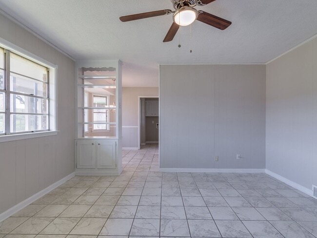 property at 1979 Kilarney Ave